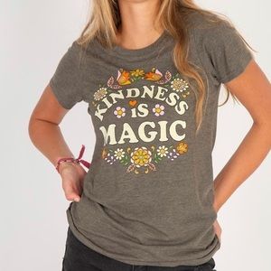 NATURAL LIFE Gray 'Kindness is Magic' Tee